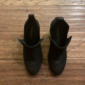 Jeffrey Campbell Rosee Black Textured Suede Heeled Bootie Size 7